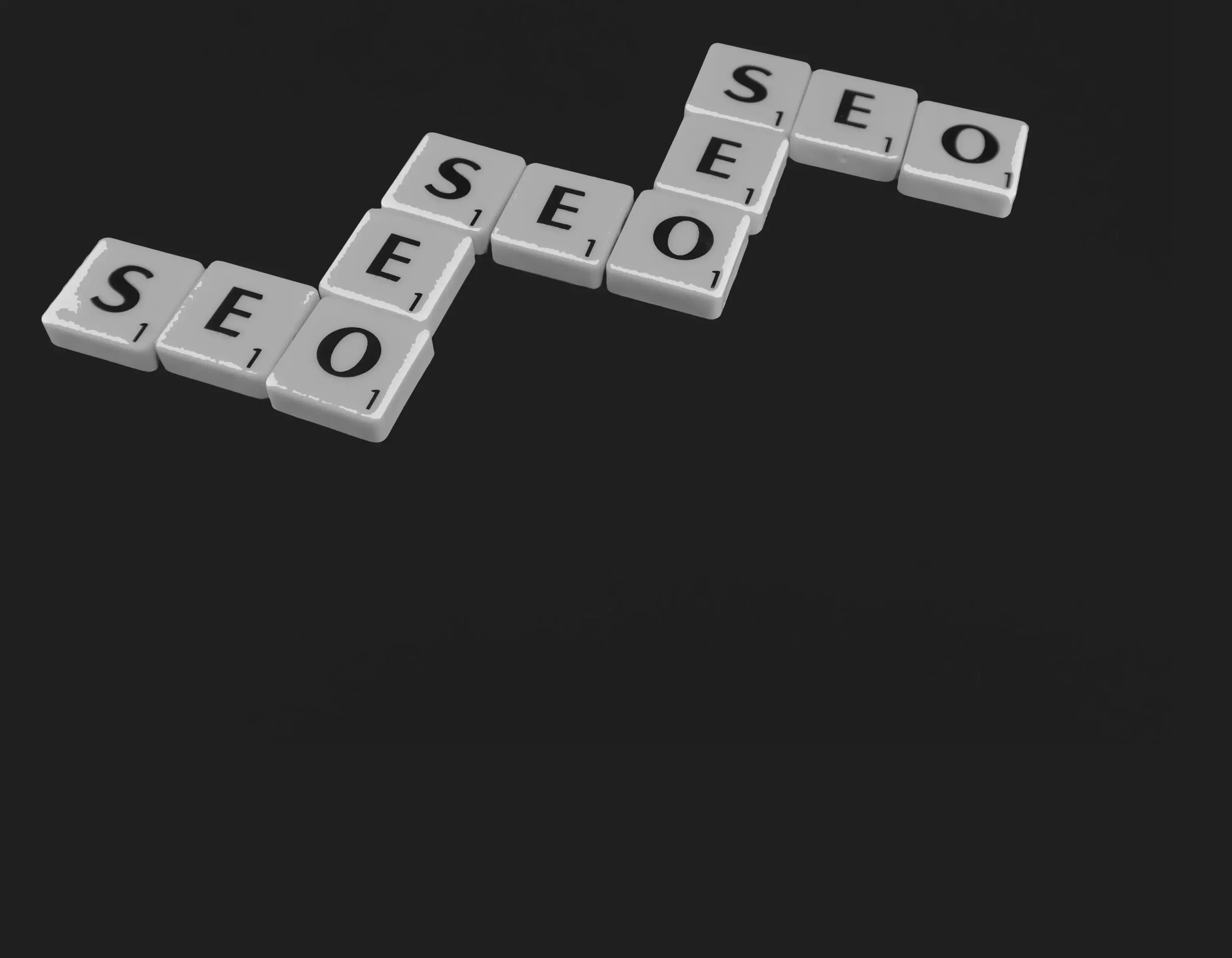 SEO bokstäver på scrabble-brickor