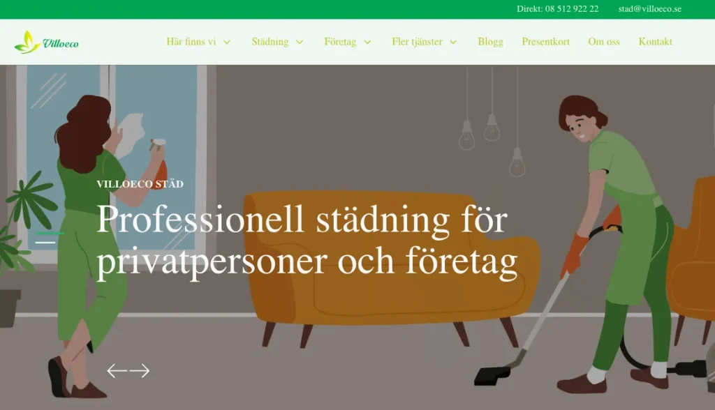 Personer st&auml;dar i ett vardagsrum med soffa.