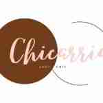 Chicarria-logotyp med brun cirkel och rosa text