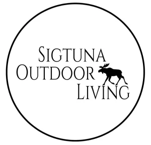 Sigtuna Outdoor Living-logotyp med älgsilhuett